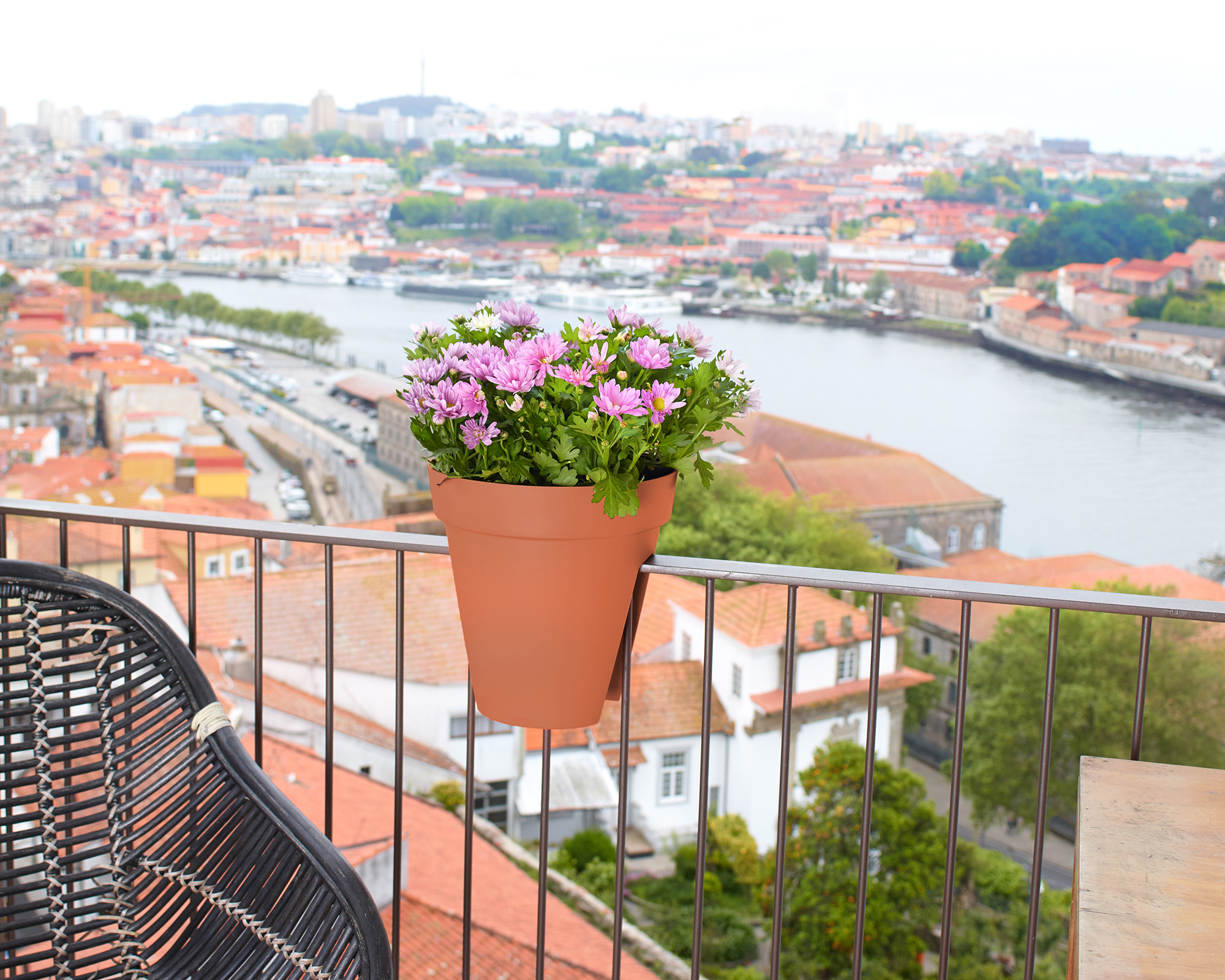 Capri Balcony Pot